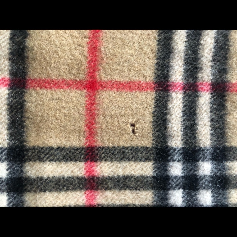 Authentic Vintage Burberry scarf - Picture 5 of 5